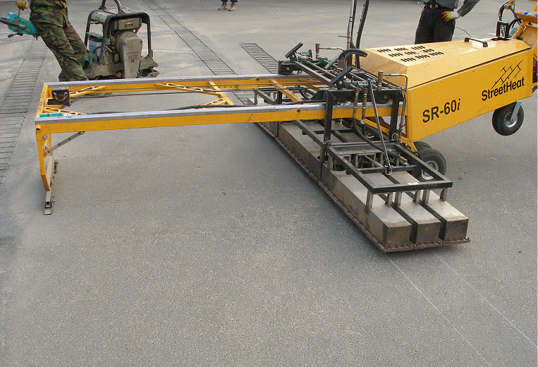 적외선가열기로 아스팔트 간접가열